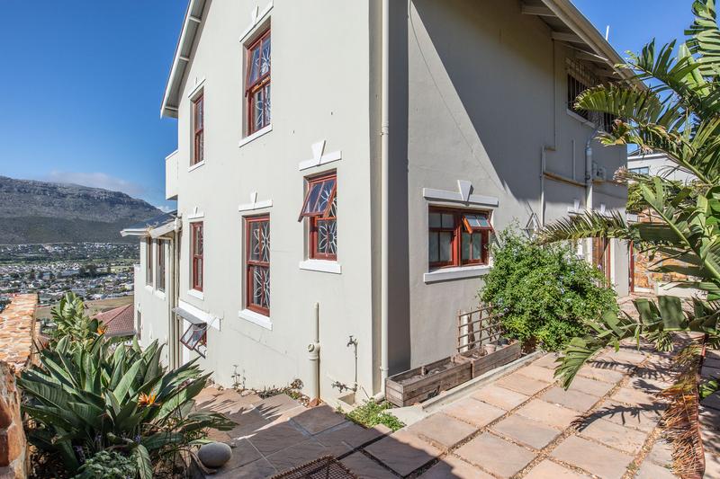 5 Bedroom Property for Sale in Fish Hoek Western Cape
